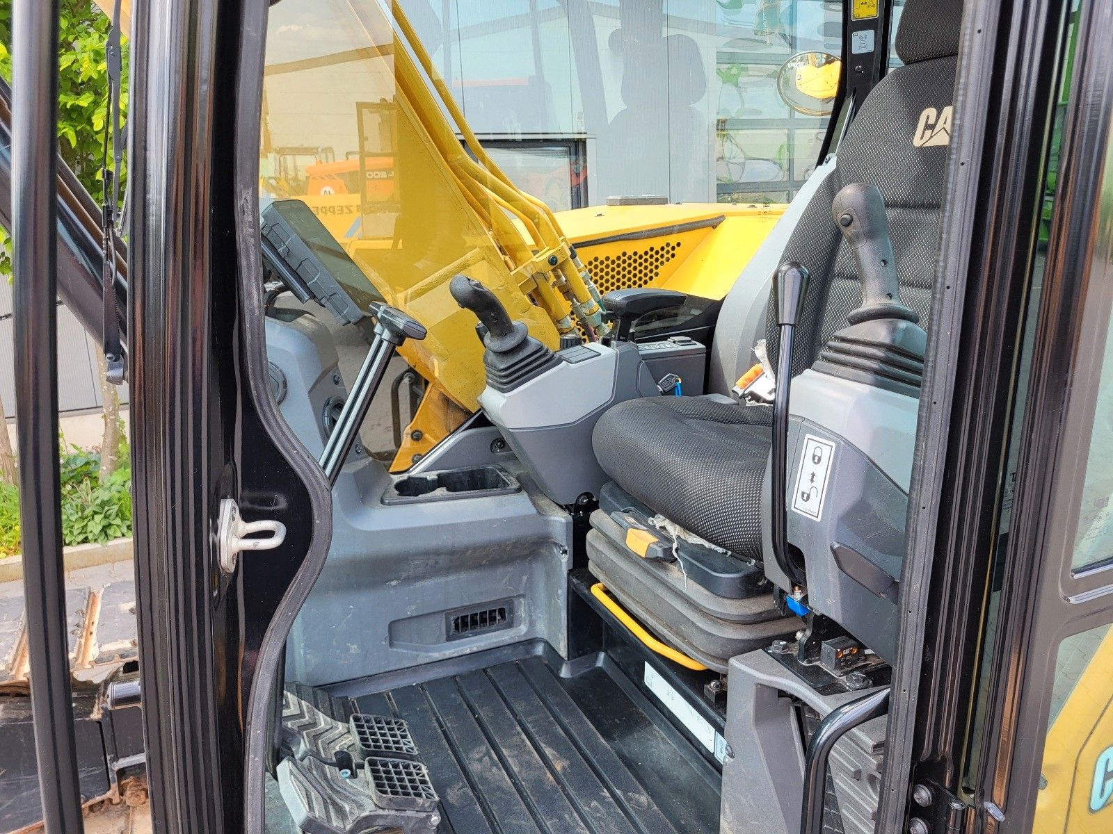 CAT 310 - Image 6